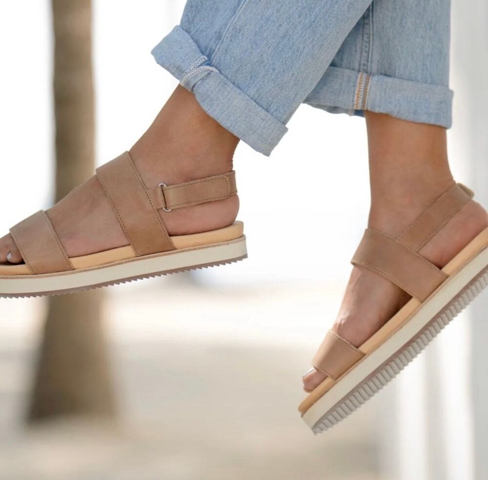 NEW Nisolo Flatform Sandals size 8.5 almond